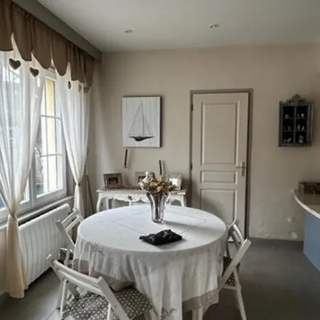 Superbe 50m De La Mer, 4/6 Pers, Terrasse, Jardin, 2 Niveaux, Location Saisonniere, Parking Possible. - Fr-1-730-8 קאנד